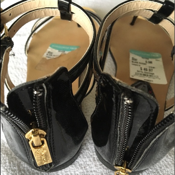 NEW Black strapped patent leather sandal. - Picture 2 of 4